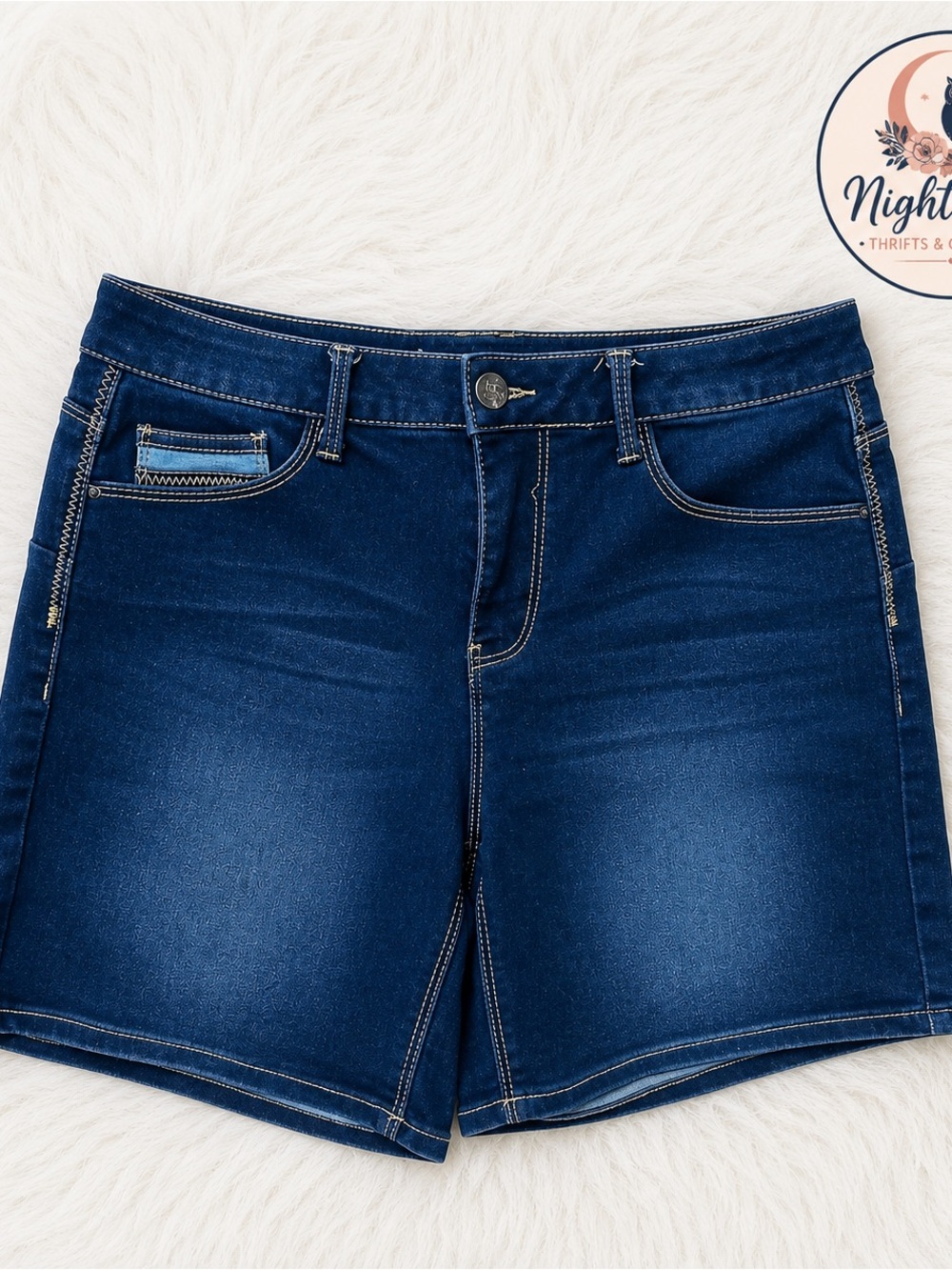 New THORN size 12 Navy blue denim mid-rise shorts ~ embroidered pockets